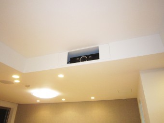 美しい陰影と映像機器がデザインされた理想の空間 美しい陰影と映像機器がデザインされた理想の空間